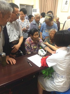 东坡区积极开展结对共建 促进农村医养融合 健康养生管理咨询受热捧